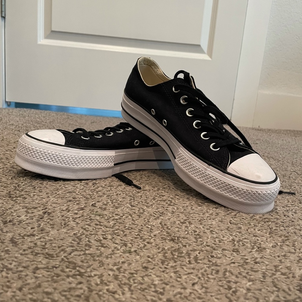 Platform converse. Like new!